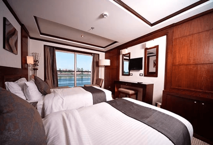 Avalon Waterways MS Farah Deluxe Suite.png
